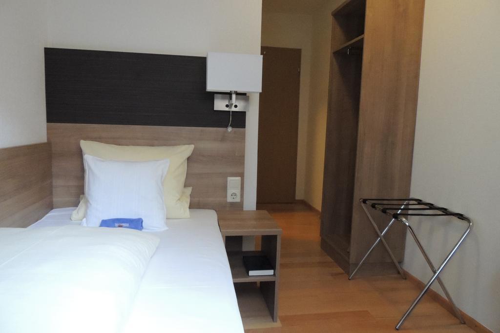 Hotel-Gasthof Neue Post Leutershausen  Room photo